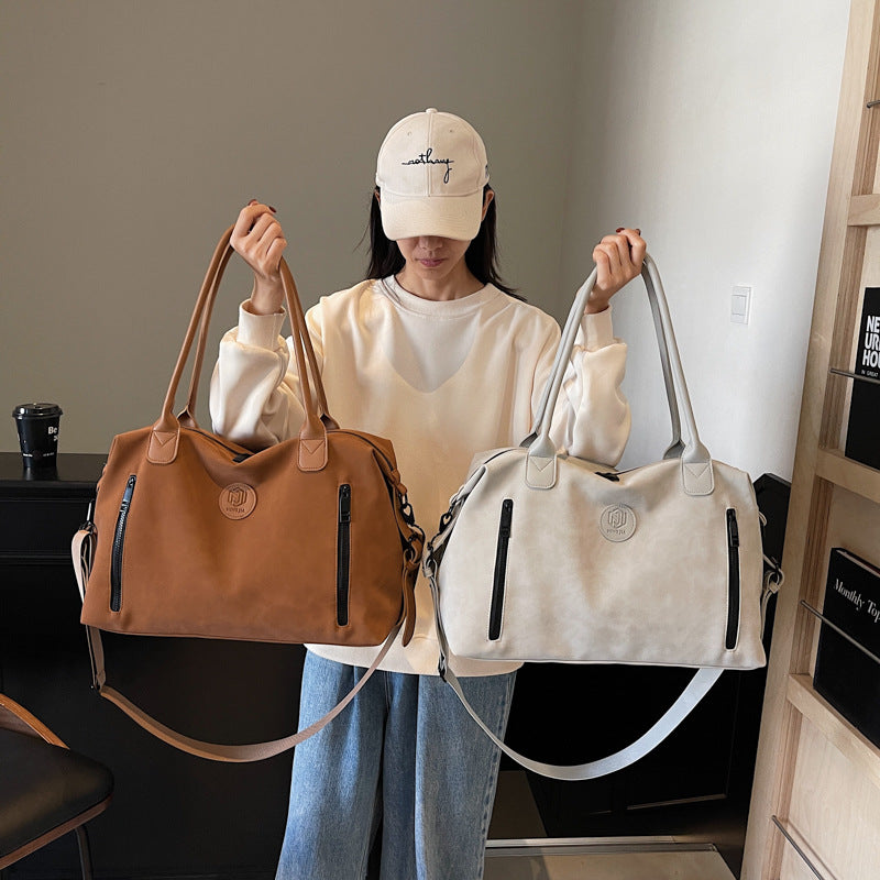 Simple and large-capacity fitness bag