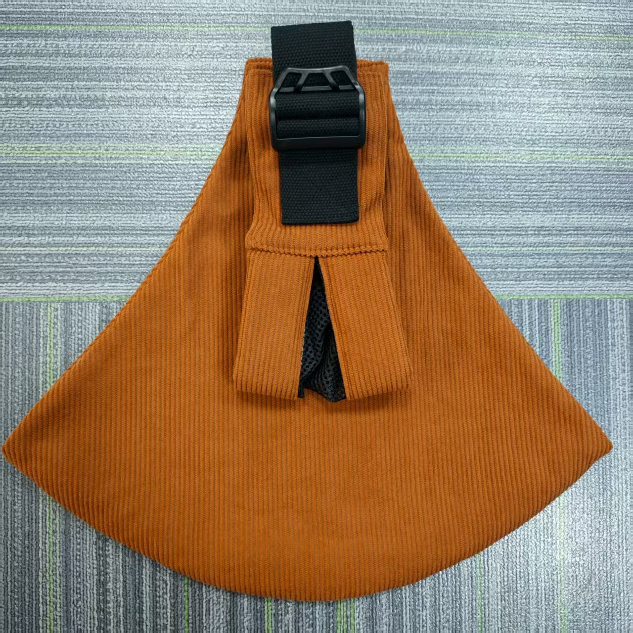 Simple and portable carrying bag
