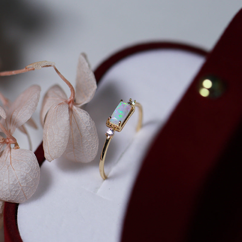 Simple and retro opal ring
