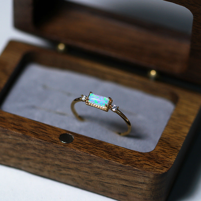 Simple and retro opal ring