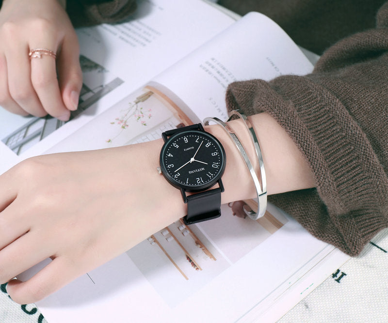 Simple and trendy sports casual watch
