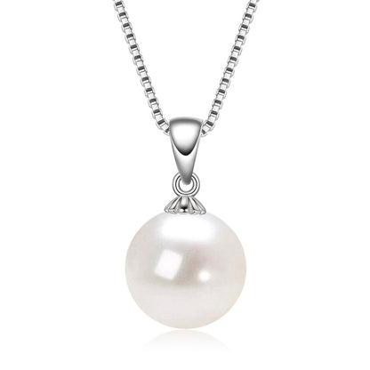 Simple and versatile pearl pendant