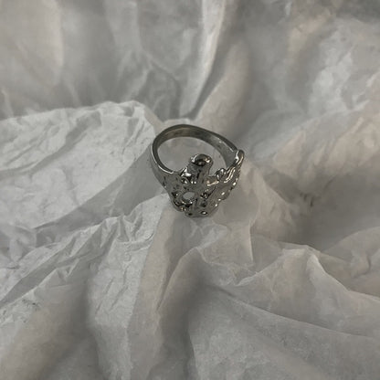 Simple and versatile textured irregular-shaped ring