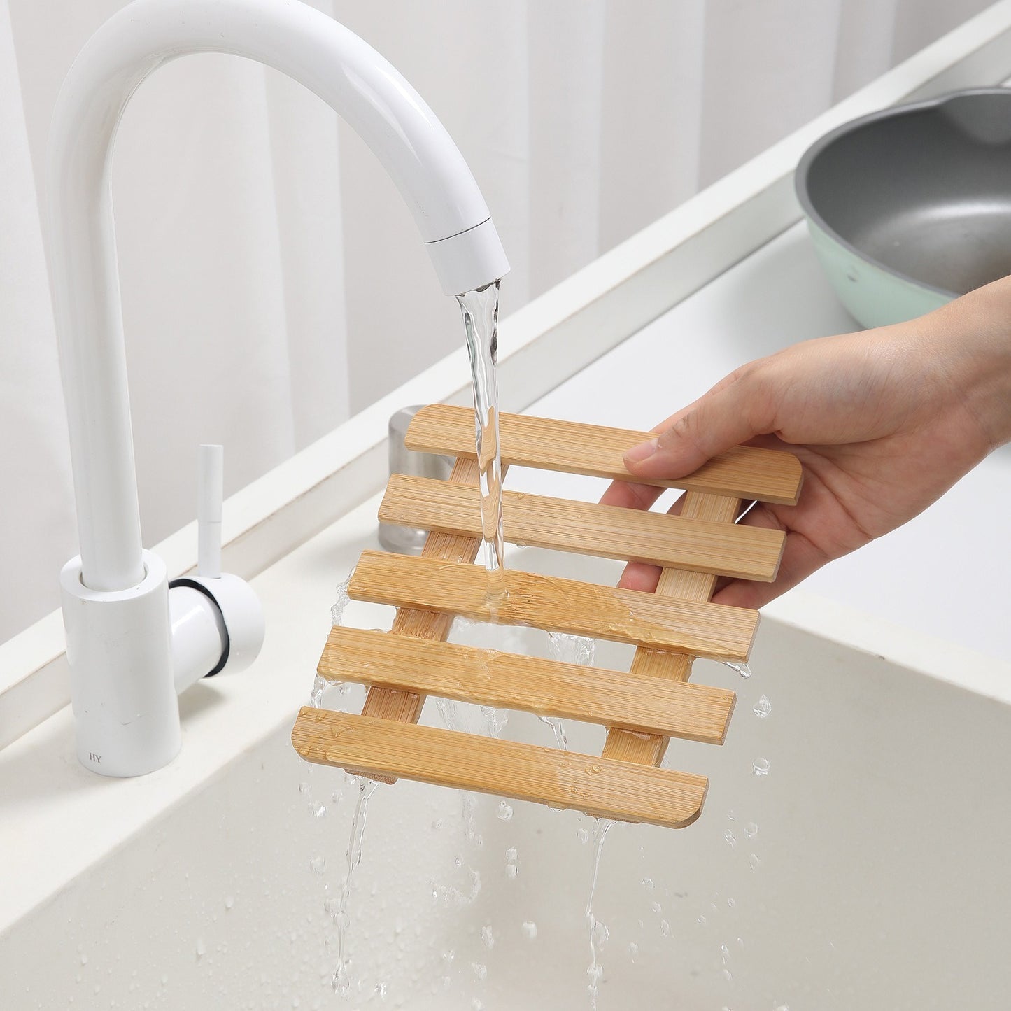 Simple bamboo heat-resistant pads