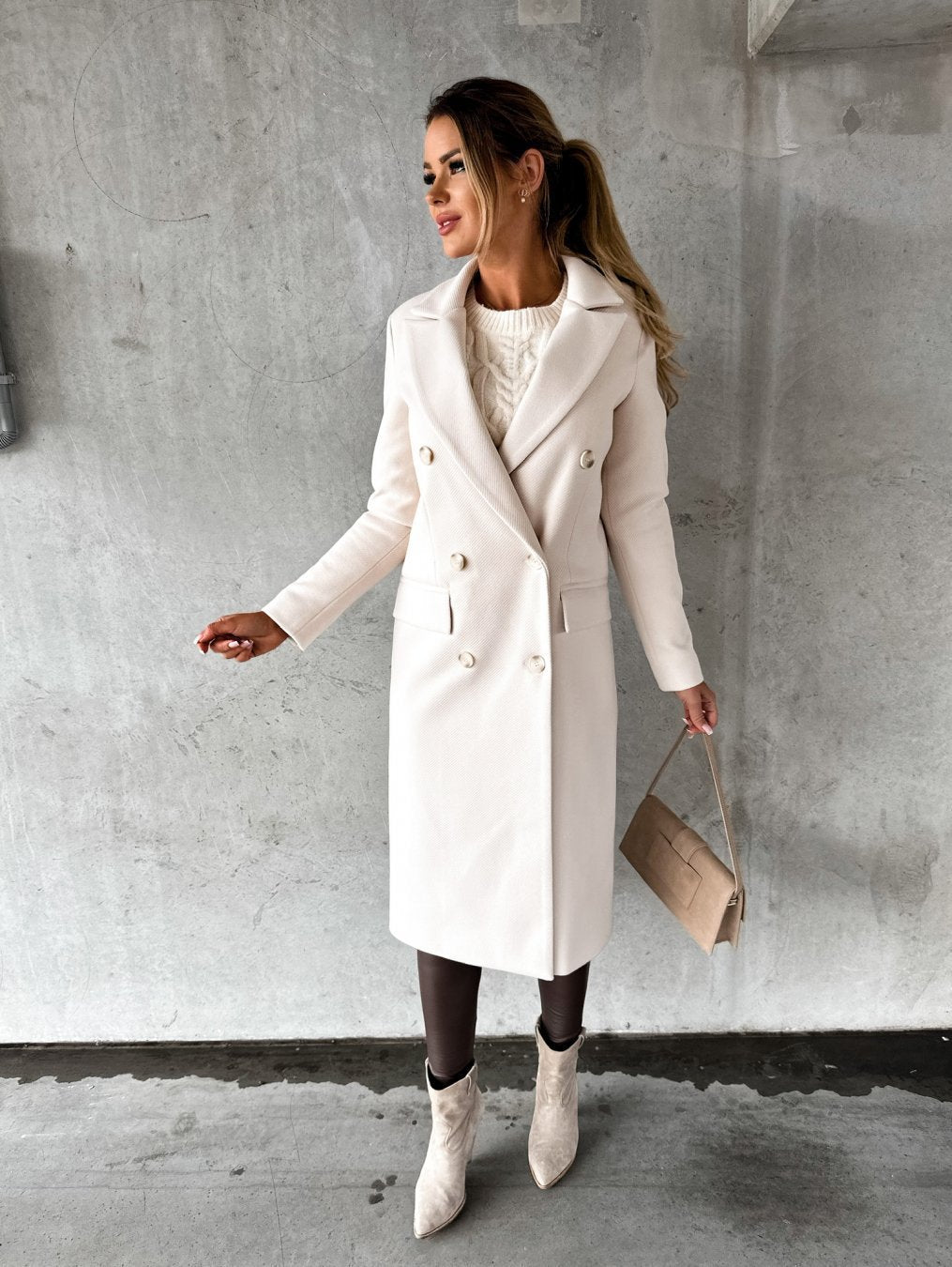 Simple long-sleeved double-breasted woolen outerwear