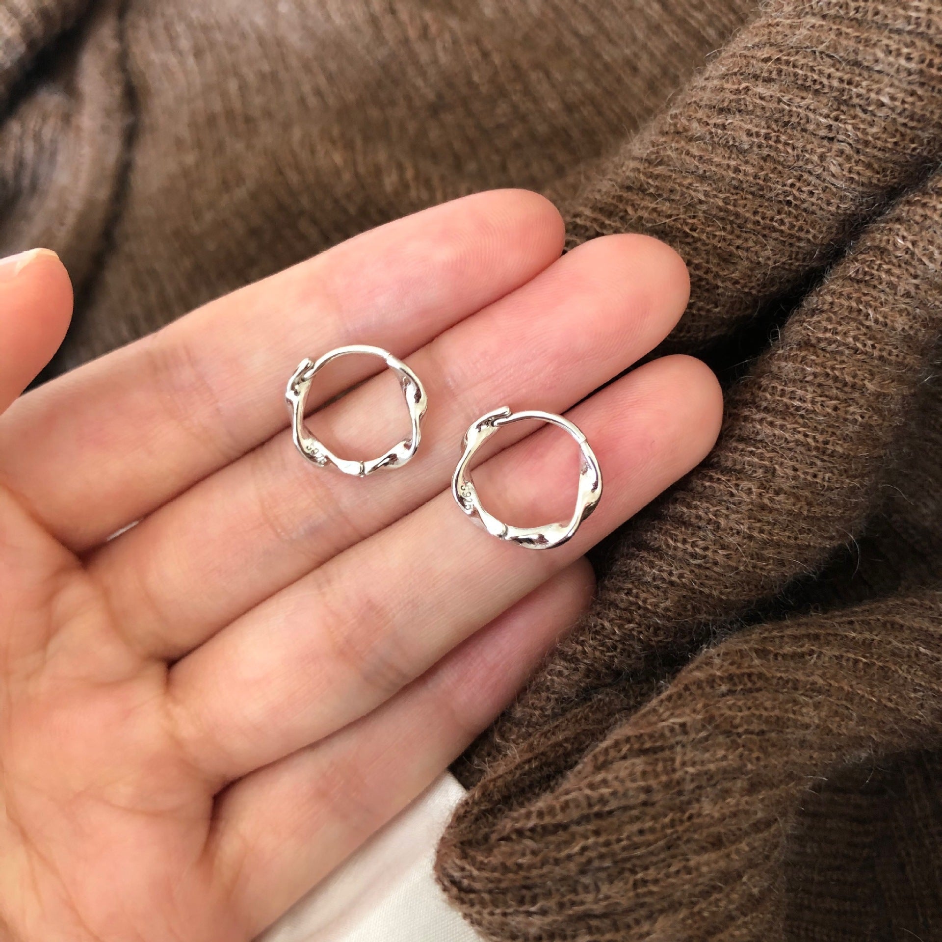 Simple small ear buckle
