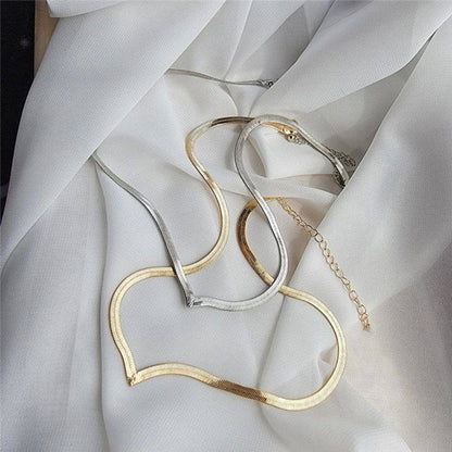 Simple V-shaped necklace