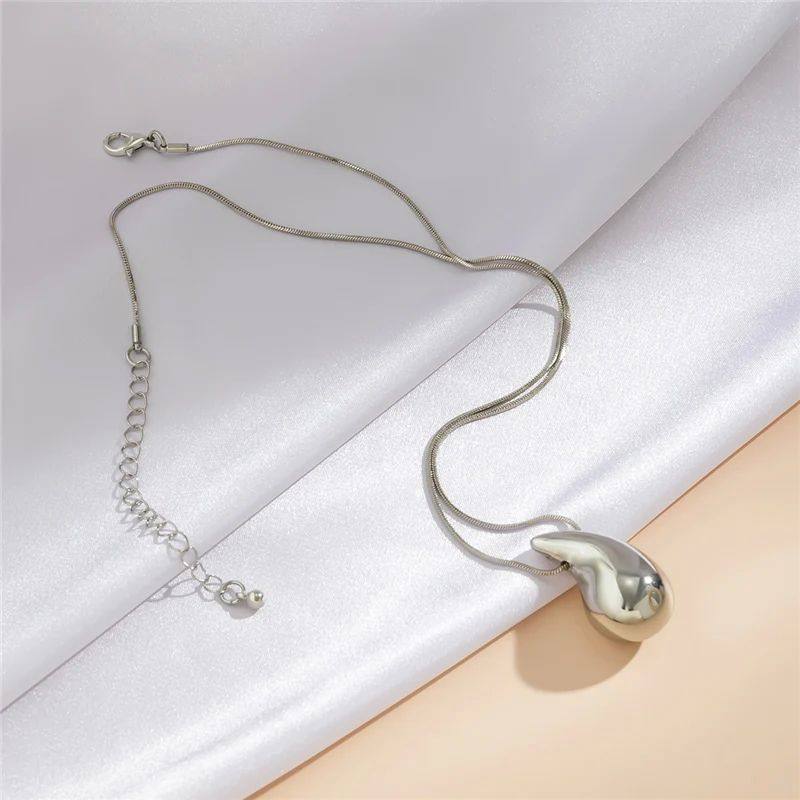 Simple V-shaped necklace