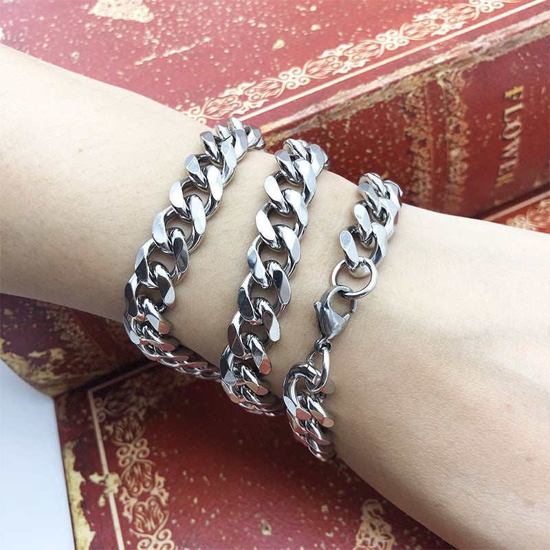 Single-clasp six-sided necklace