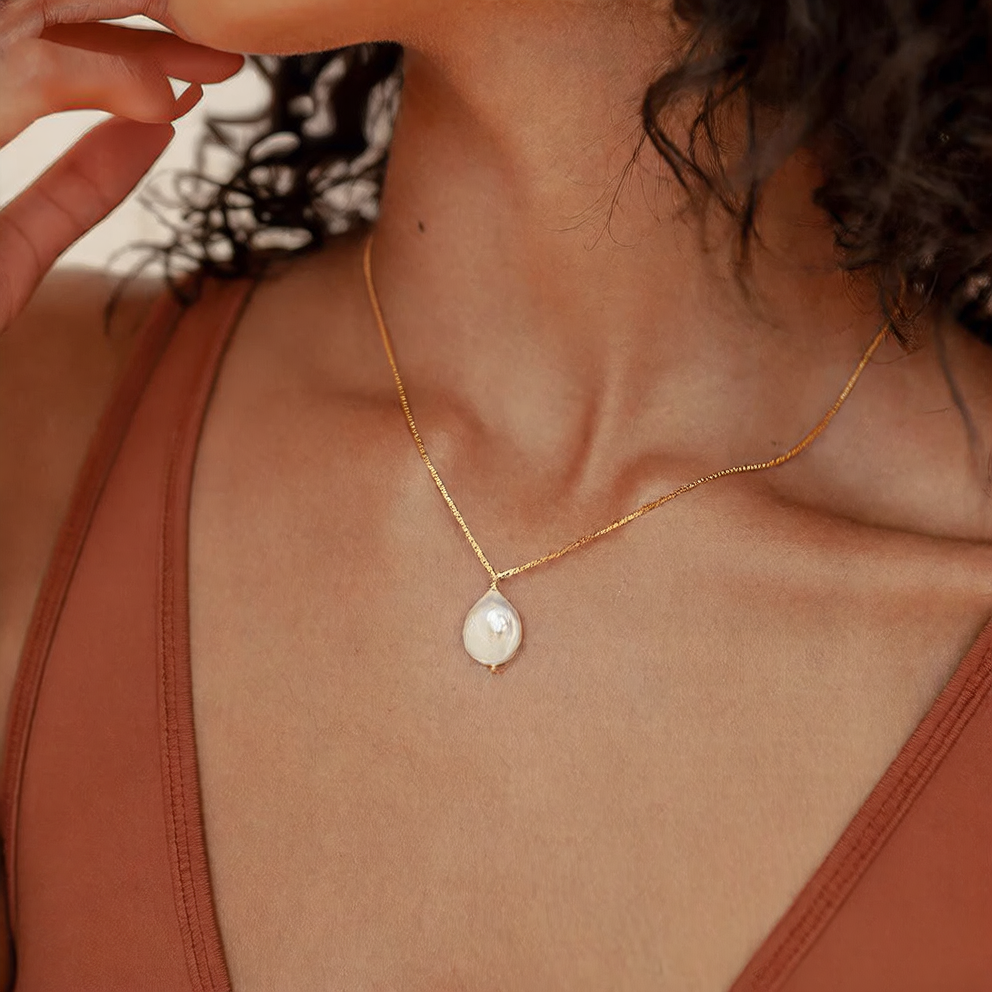 Single freshwater pearl necklace