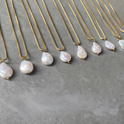 Single freshwater pearl necklace