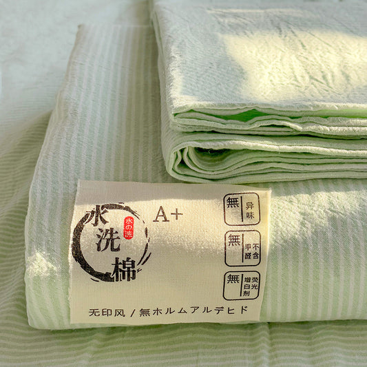 Single-piece bed cover