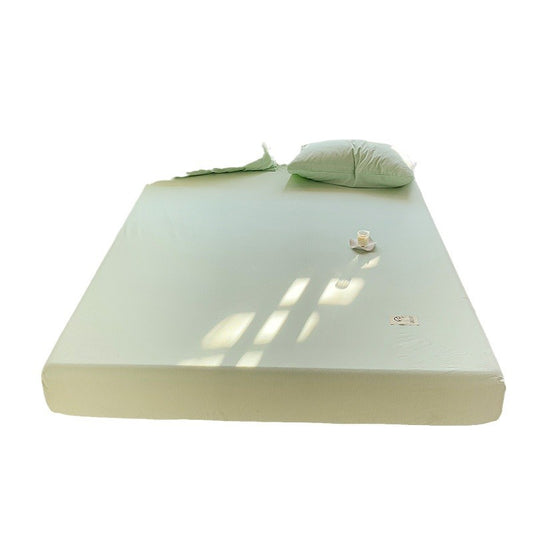 Single-piece bed cover