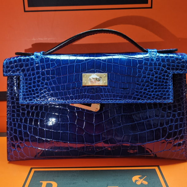 Single-shoulder crossbody bag