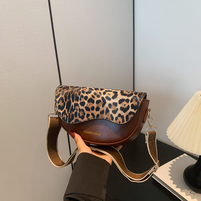 Single-shoulder underarm saddle bag