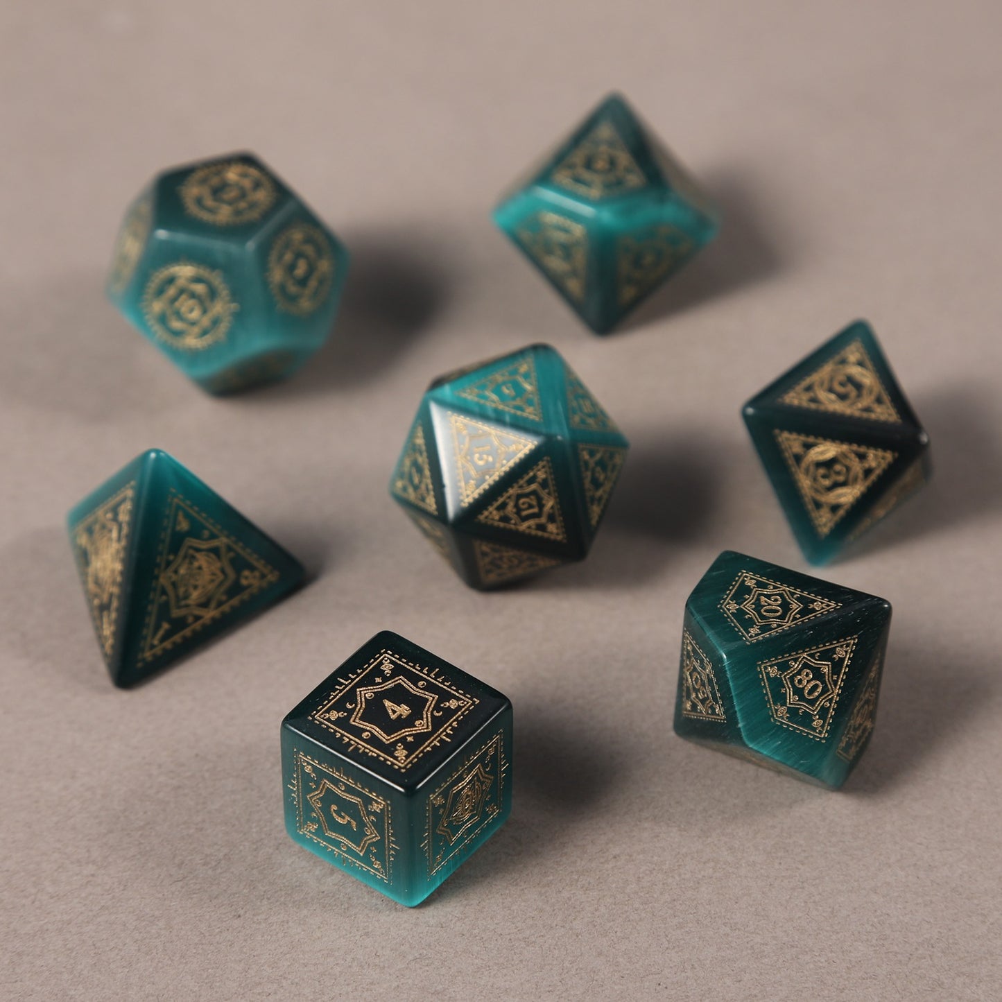 Six-Pointed Star Pattern Crystal Dice Set