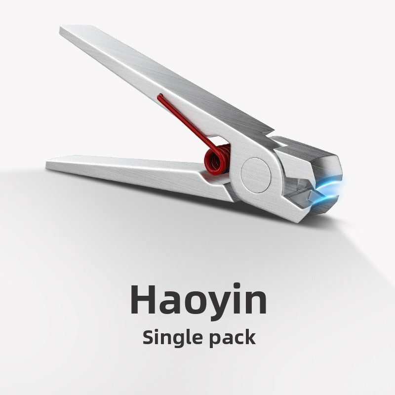Slanted nail clippers