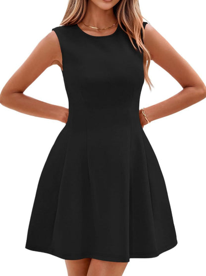 Sleeveless Solid Color Pleated Dress