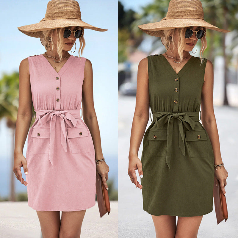 Sleeveless V-neck buttoned dress