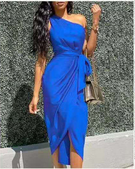 Slightly off-the-shoulder irregular strap dress