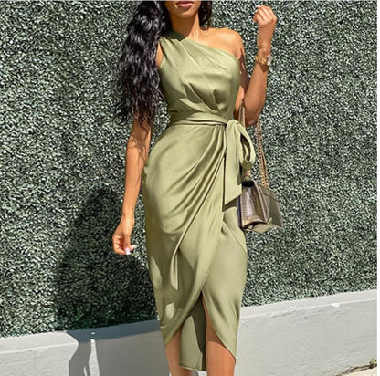 Slightly off-the-shoulder irregular strap dress