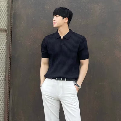 Slim-fit solid-color T-shirt with a notched collar