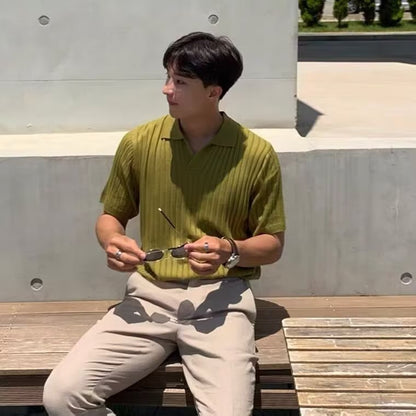Slim-fit solid-color T-shirt with a notched collar