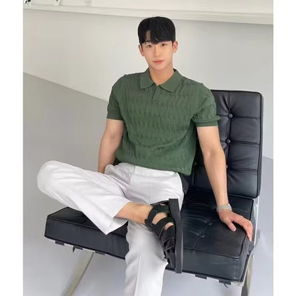 Slim-fit solid-color T-shirt with a notched collar