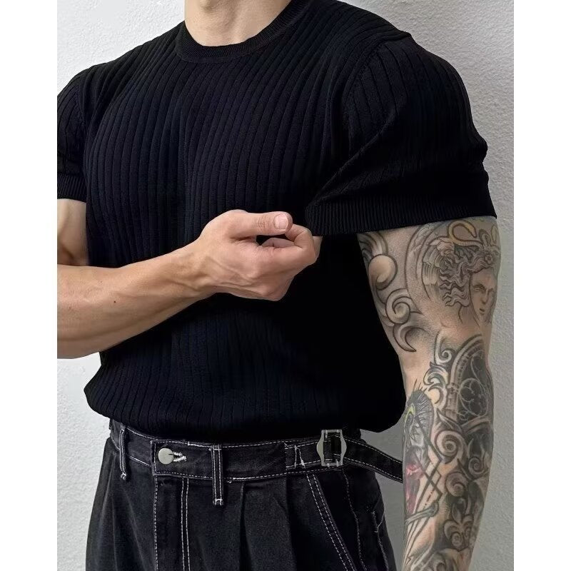 Slim-fit solid-color T-shirt with a notched collar