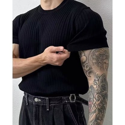 Slim-fit solid-color T-shirt with a notched collar
