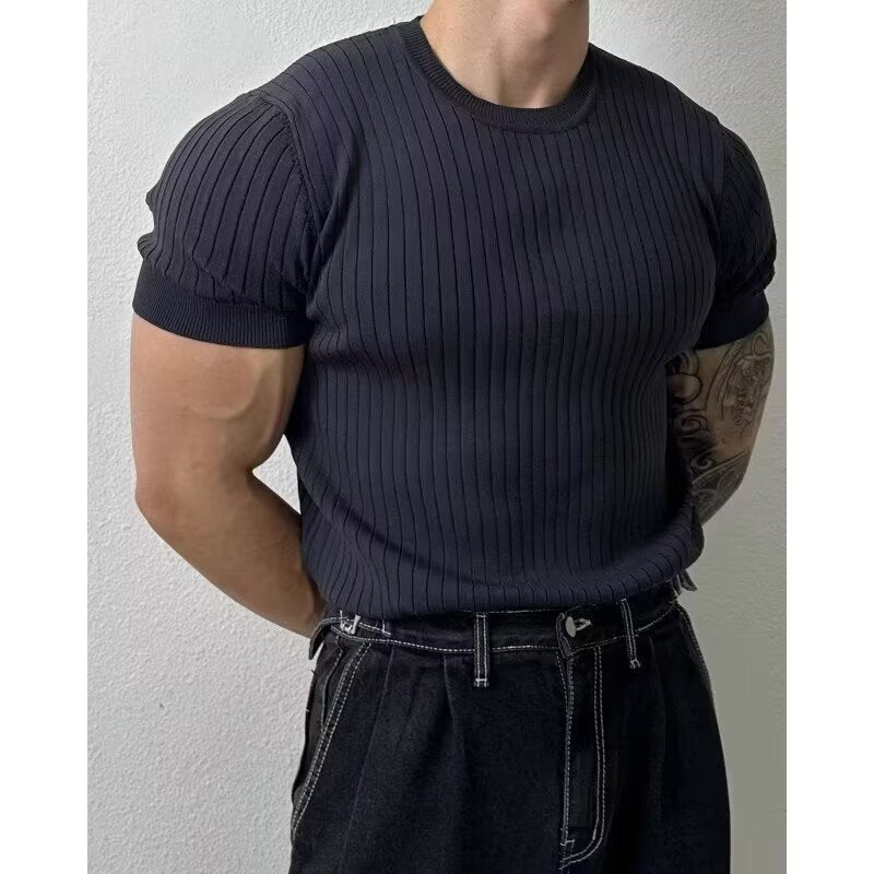Slim-fit solid-color T-shirt with a notched collar