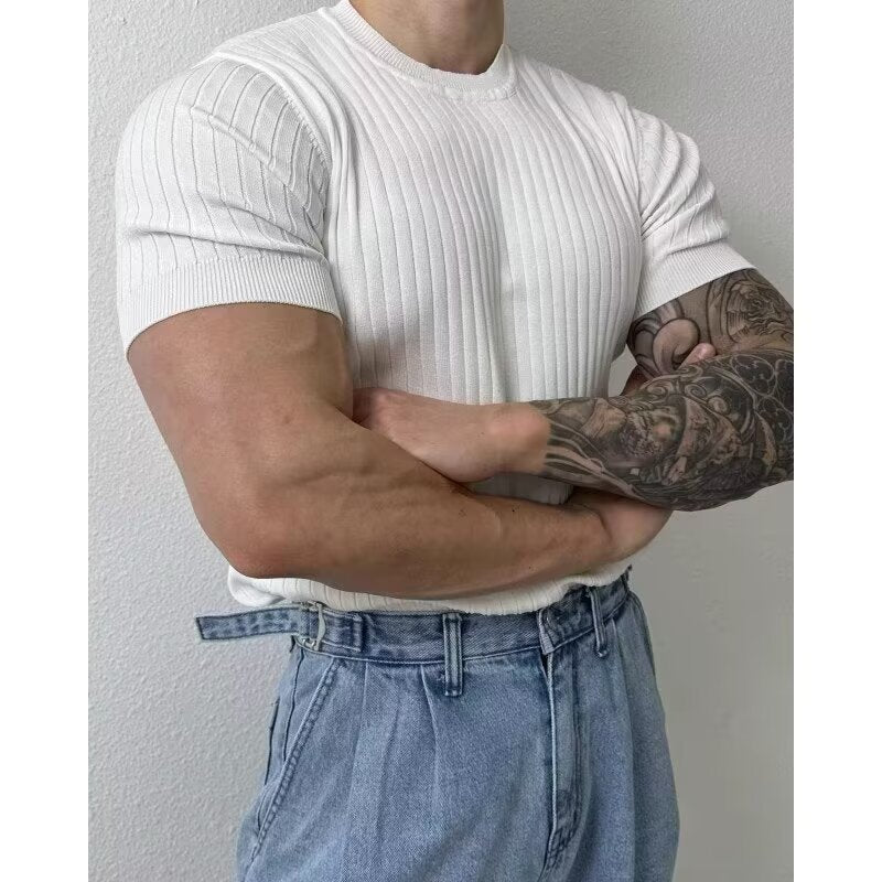 Slim-fit solid-color T-shirt with a notched collar