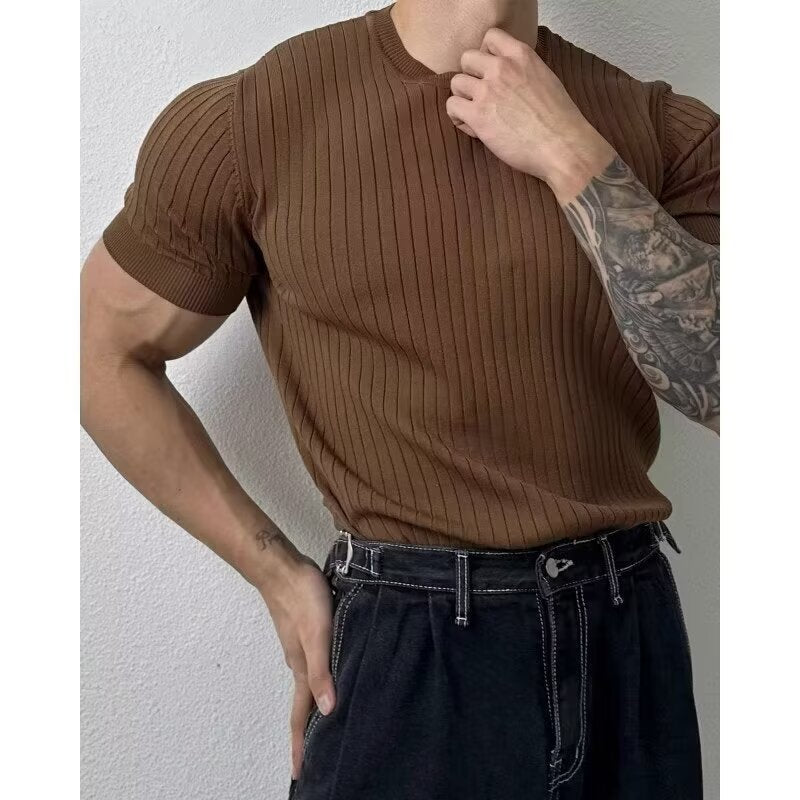 Slim-fit solid-color T-shirt with a notched collar