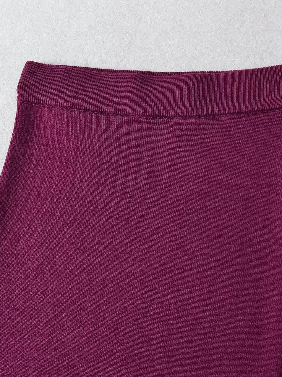 Slimming knitted midi skirt