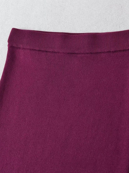 Slimming knitted midi skirt