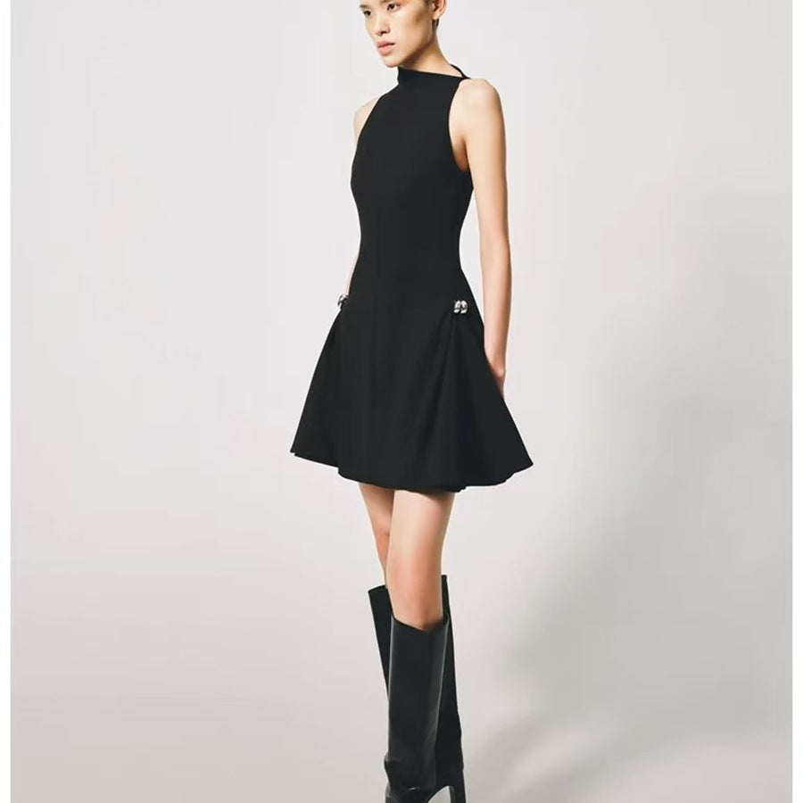 slimming sleeveless dress