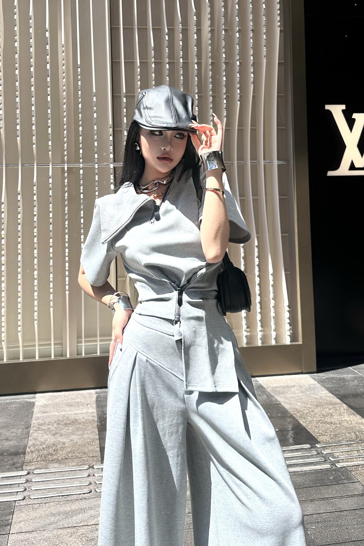 Slimming wide-leg pants