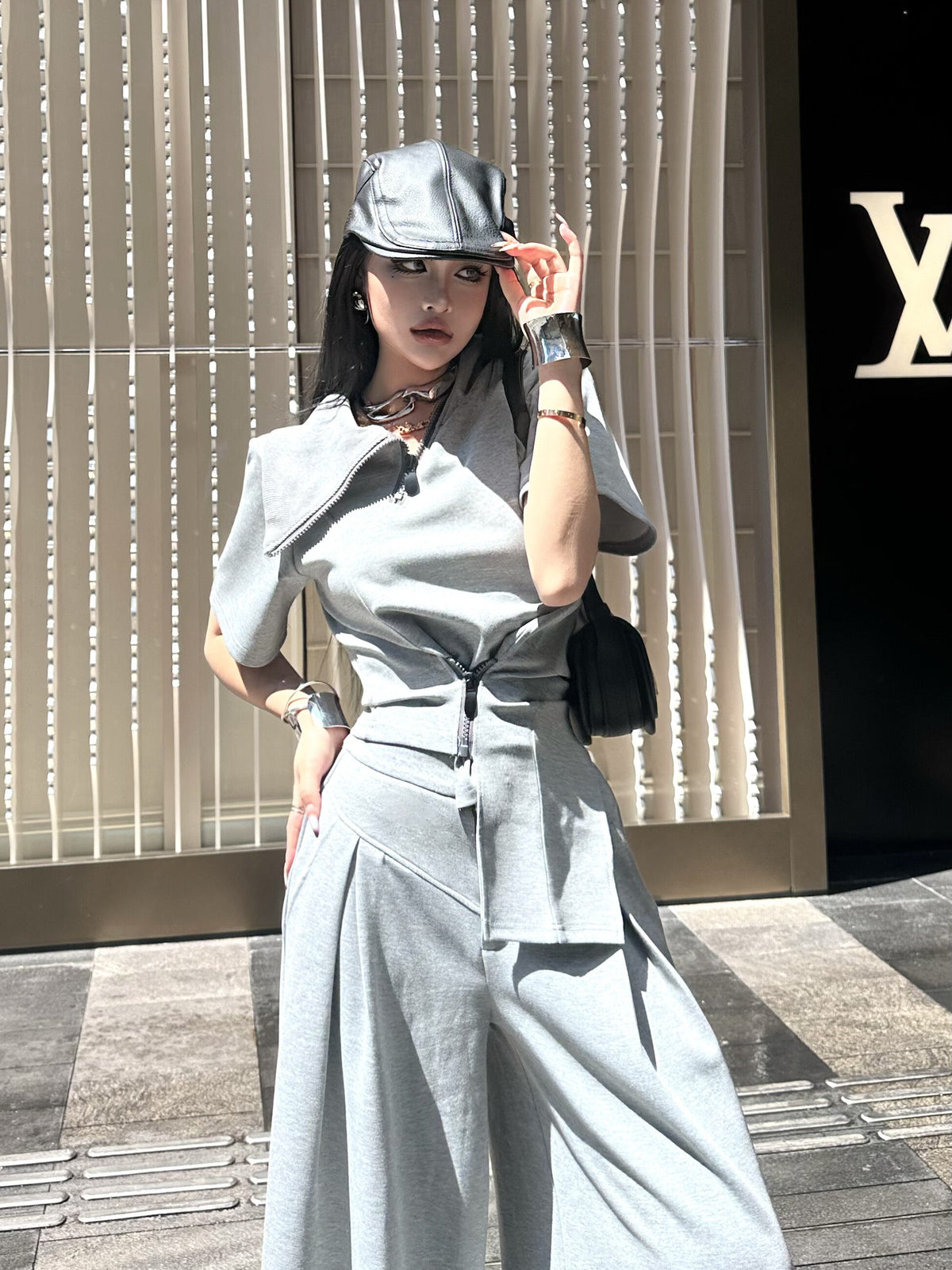 Slimming wide-leg pants