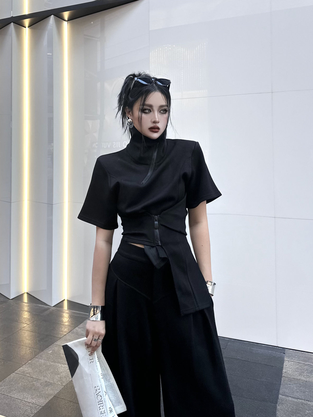 Slimming wide-leg pants