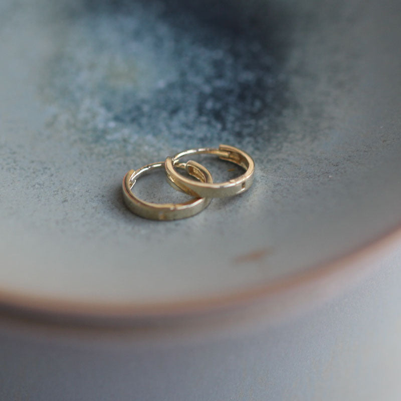 Small earrings ear buckle