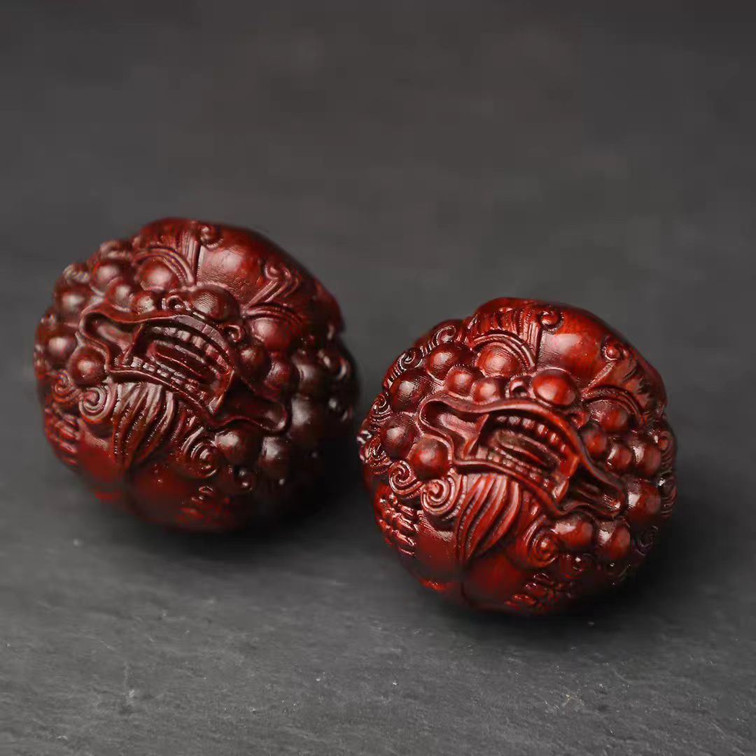 Small leaf rosewood carving
