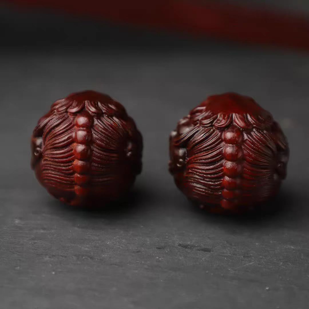 Small leaf rosewood carving
