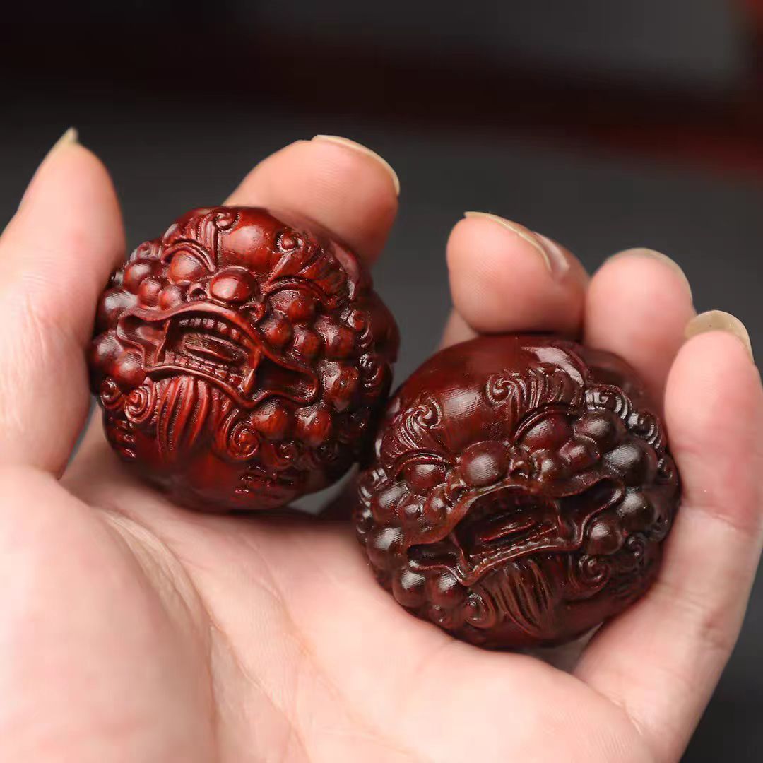 Small leaf rosewood carving