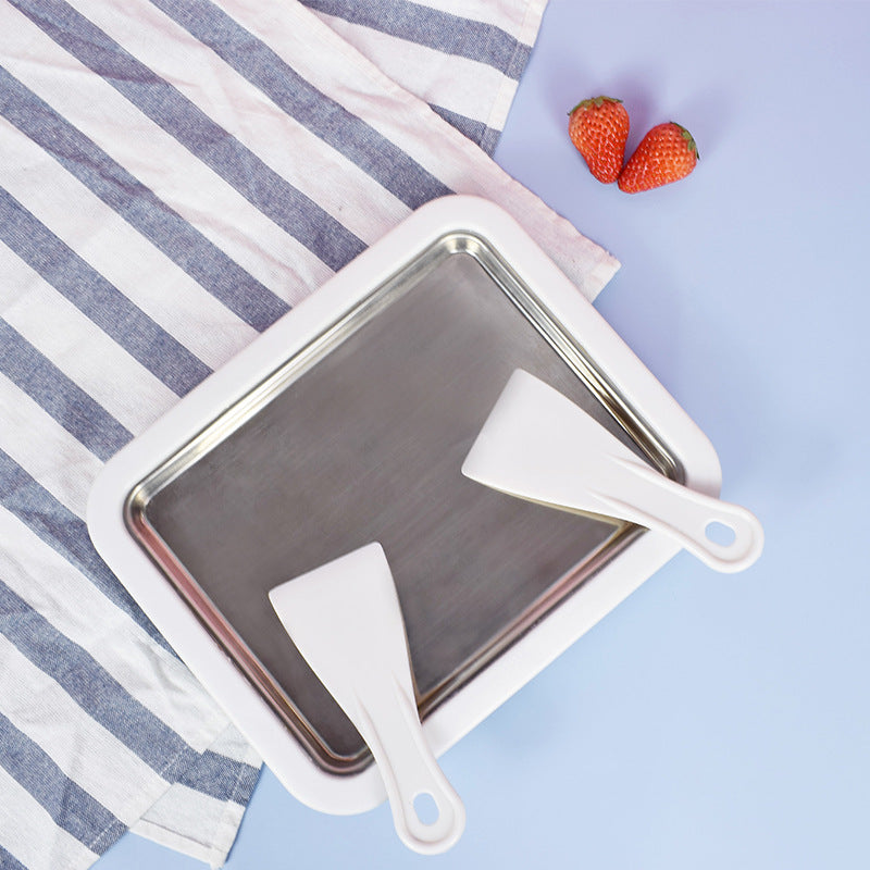 Small unplugged ice cream maker for household use