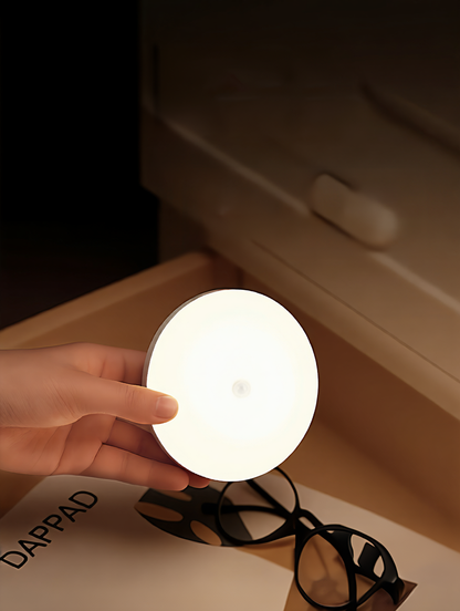 Smart human body sensor light