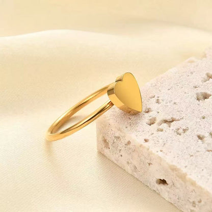 Smooth-surface heart ring