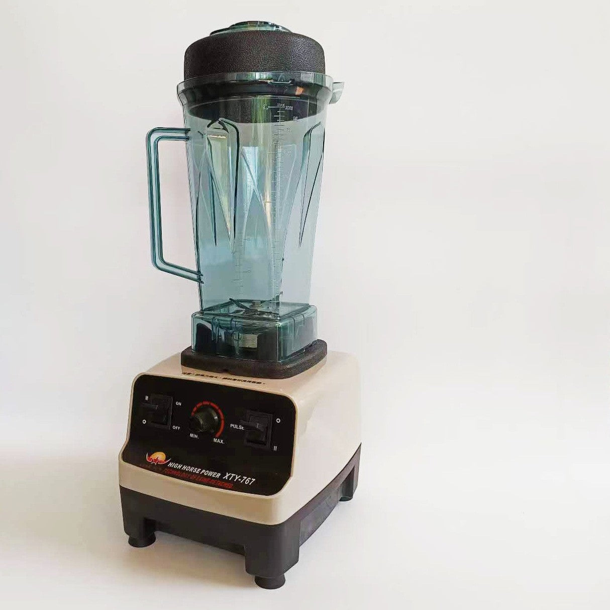 Smoothie mixer and blender