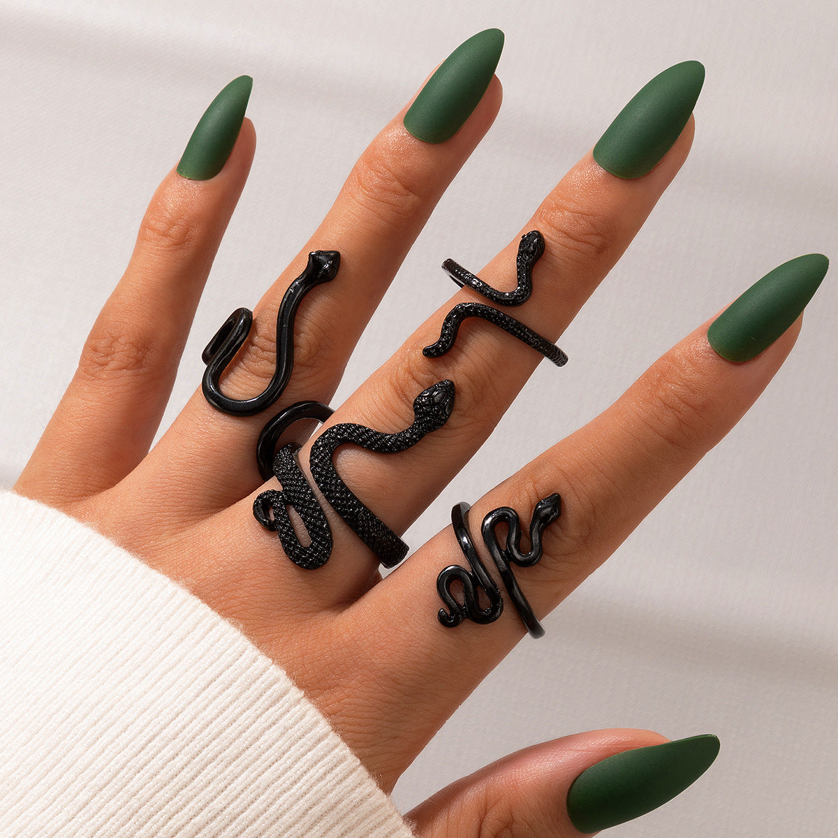 Snake Pattern Retro Ring