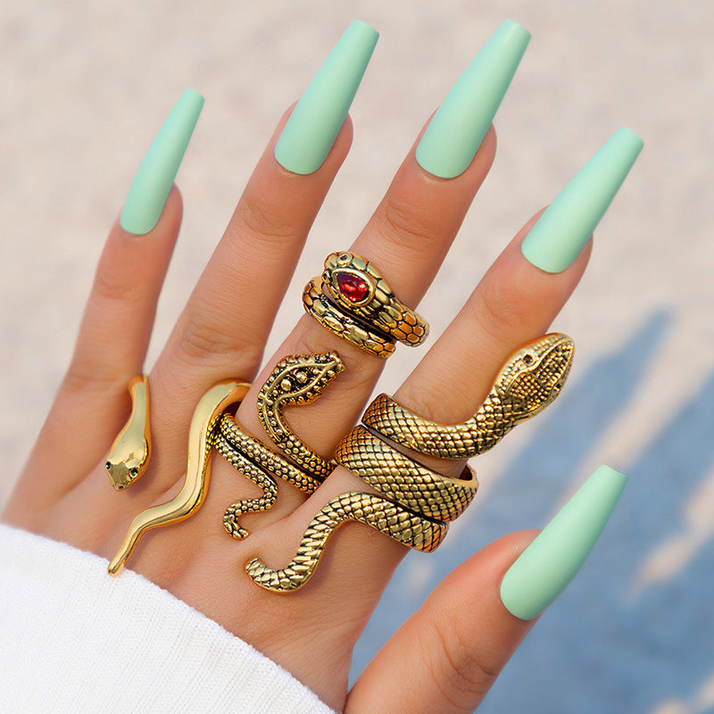 Snake Pattern Retro Ring