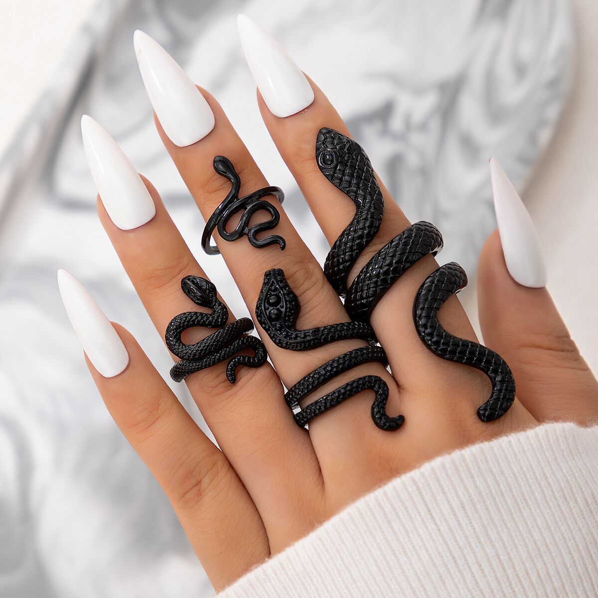 Snake Pattern Retro Ring